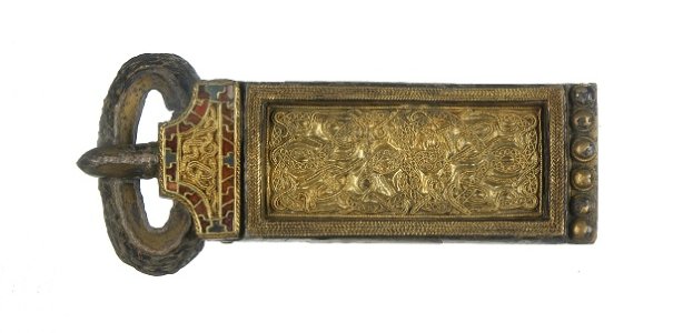 Gesp met plaat Goud en edelstenen 630-640 Rijnsburg, Nederland 10,5 x 4,6 cm, 72 gram h 1913/11.88 Aangekocht in 1913 Gesp uit Rijnsburg Rijksmuseum van Oudheden