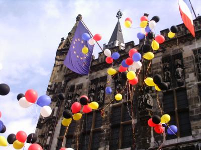 Versieringen aan het Stadhuis van Aken ter ere van de Europadag. Door User, Lusitana - Eigen werk, CC BY-SA 3.0 Europadag