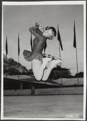 Sjoukje Dijkstra tijdens het EK kunstschaatsen in 1960
