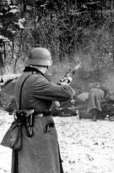 Executie van Poolse burgers door de Wehrmacht. Executie van Poolse burgers door de Wehrmacht.