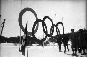 De Olympische ringen in St. Moritz in 1928