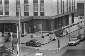 Agenten sluipen rond de Franse ambassade op 15 september 197