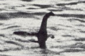De vervalste foto van het Loch Ness monster. Bron: Wikimedia Commons