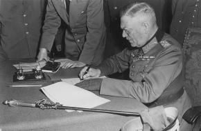 Op welke dag capituleerde het Duitse leger tijdens de Tweede Wereldoorlog?