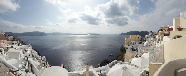 De rotseilanden bij Santorini zijn eigenlijk de rand van een grote vulkaankrater. Afbeelding Pixabay grootste vulkaanuitbarstingen