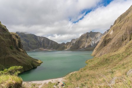 De krater van de Pinatubo is nu een meer. Afbeelding Pixabay Uitbarsting Pinatubo
