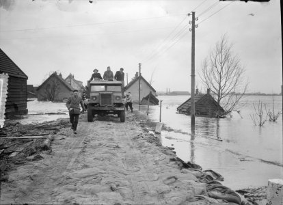 Overstromingen op Goeree-Overflakkee. Fotocollectie Anefo via www.nationaalarchief.nl Watersnood 1953